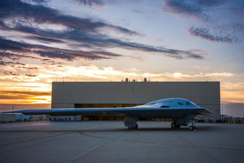 b 21 突襲者 ,美國推進戰略轟炸機發展,已完成地面滑行測試